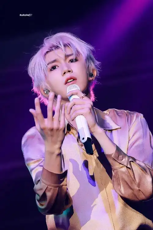 巡演##王源看到了穿婚纱来的粉丝##王源预告过了一个城市一个发色