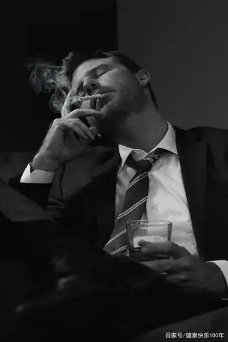 应酬就免不了喝酒,酒是男人的朋友,但也是他们的健康杀手.