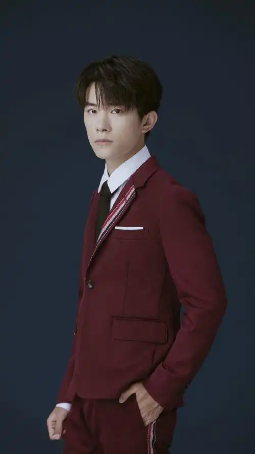 易烊千玺超帅写真手机壁纸