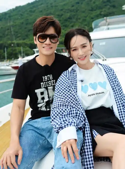 陈乔恩游日本在大阪机场和老公alan会合撒娇又亲又抱甜如初恋