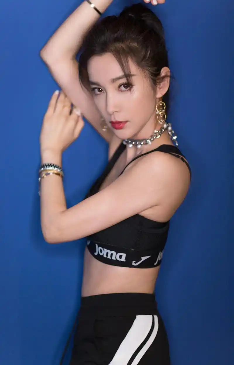 不老女神李冰冰,优雅性感,国际范十足