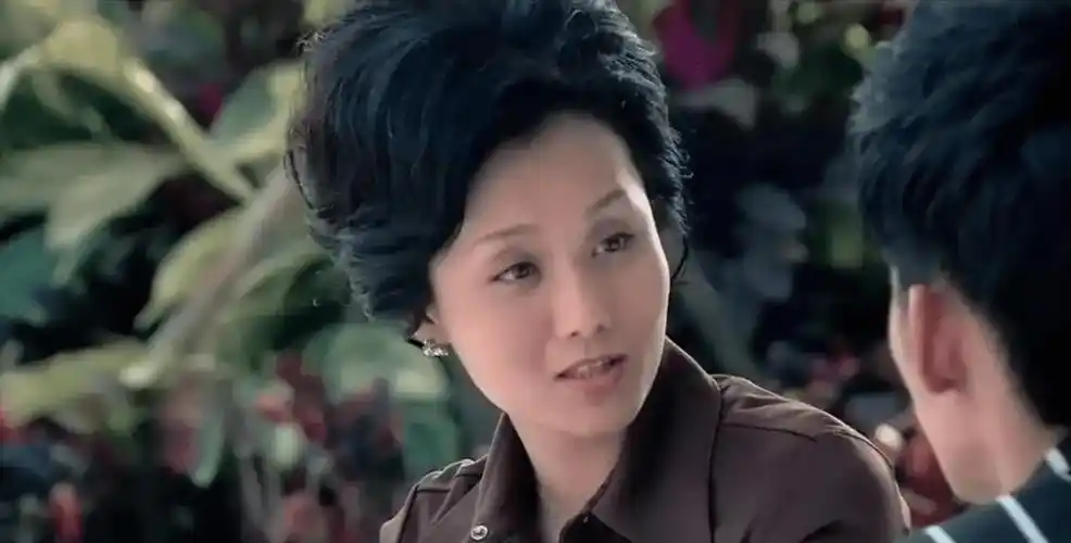 "贵妇专业户"李颖:自带贵气戏路受限,出道27年,56岁风采依旧