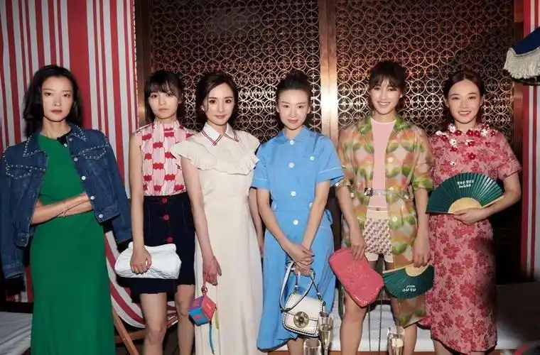 超模杜鹃:一位集身材,气质,性感于一身的女子