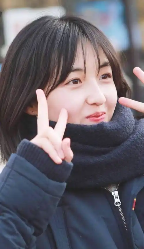 张子枫笑起来好甜