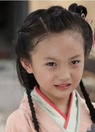 当然林妙可在演艺界不只是拍摄民国时期的电视剧,在人们印象中,她还