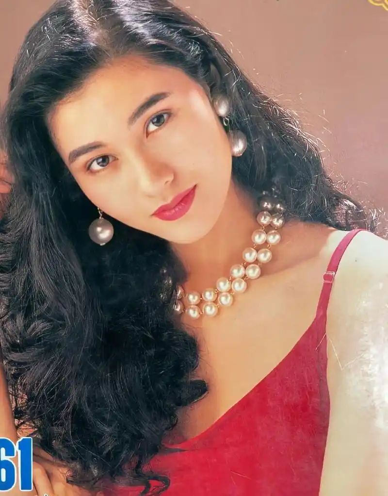 李嘉欣年轻时颜值有多绝!      有人评价她是艳绝香江的李大美人!