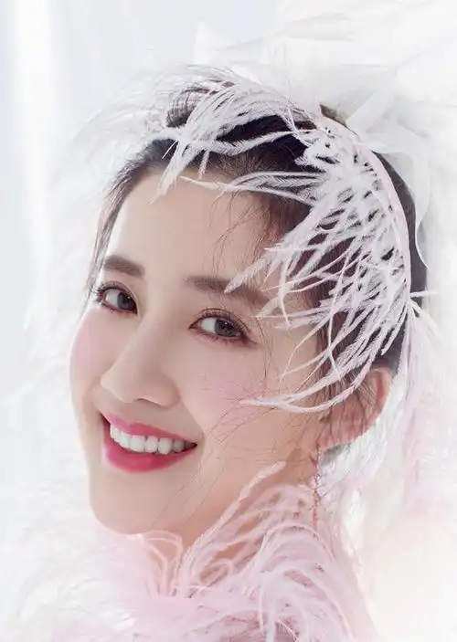 陈欣予粉嫩迷人时尚写真