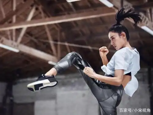 小宋视角:另眼看明星——张蓝心,腿上功夫实在是厉害