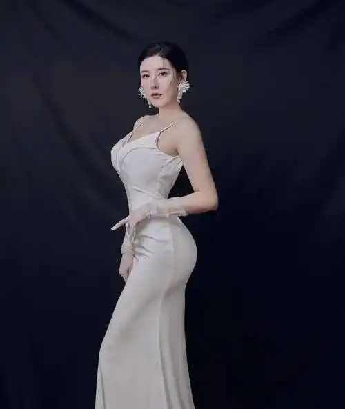 刘太阳cos"蜘蛛侠",尽显丰满身材!这扛不住啊._健身_运动_姐姐