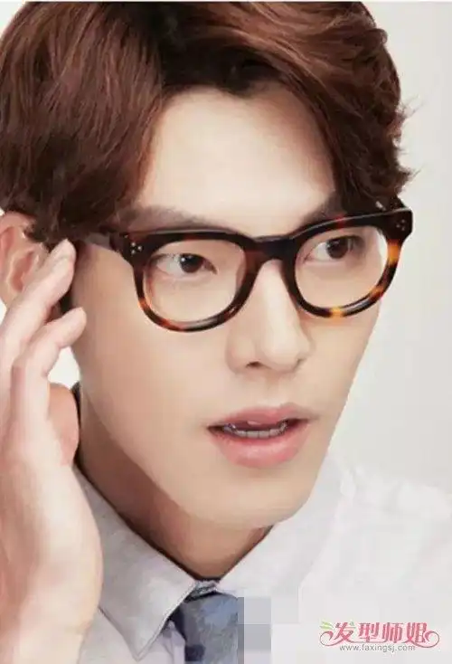 超帅三七分短卷发炫男生威风度 高额头男生剪短头发飞向未来_发型师姐