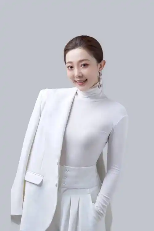 李晨饰 红娘国家京剧院国家二级演员,工花旦,毕业于中国戏曲学院.