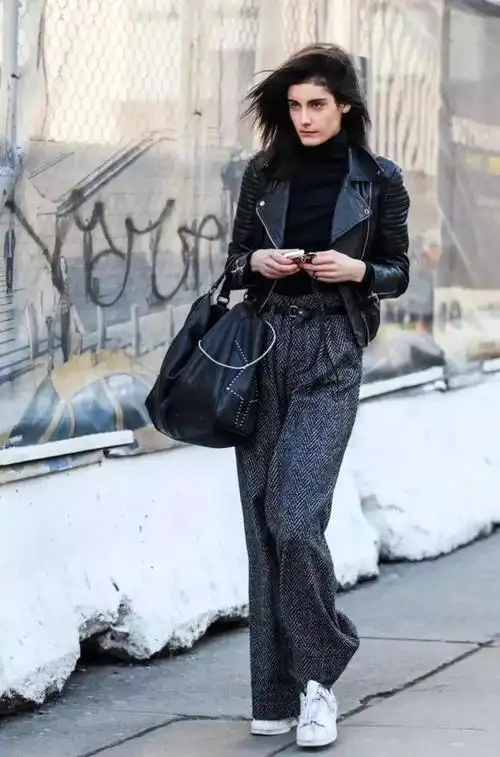 阔腿裤球鞋2021春季最时髦搭配