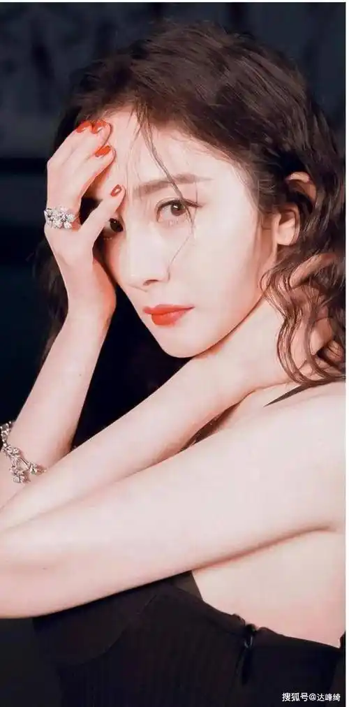 女明星杨幂10大惊艳写真照片,你最喜欢哪一张呢?_中国_荣誉_个人