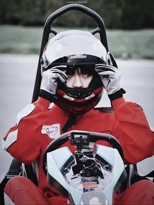赛车手马嘉祺01