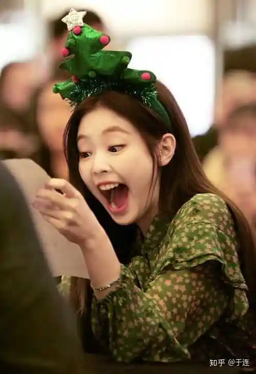 有没有笑的很开心,适合当壁纸的明星或者模特的照片?网图也可?