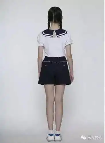 小学女生超短裙新校服仅遮到臀部太开放了
