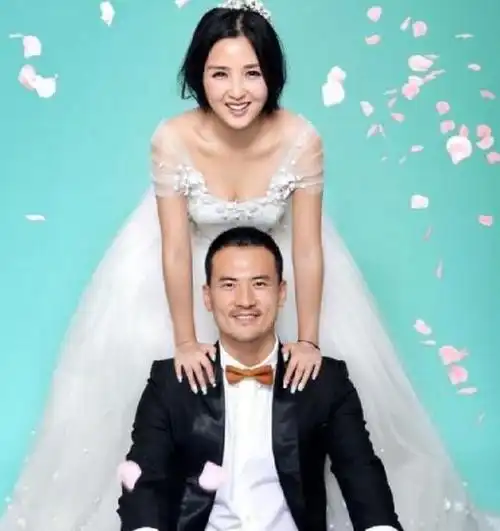 回顾释小龙5岁童星出道与何洁相恋分手后身价上亿各自安好