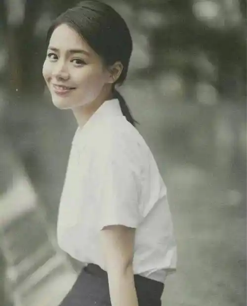 原创马思纯瘦出新高度生图无美颜却像路人33岁皮肤状态让人看呆