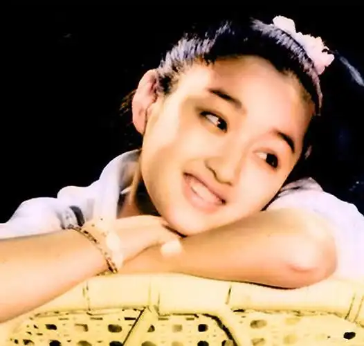 杨钰莹:巅峰时因恋上大亨身败名裂,搭档入狱,她为何能