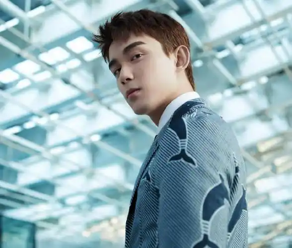 吴磊磕了这对cp,转发《长歌行》路透,热巴险摔倒吴磊男友力护住_演技