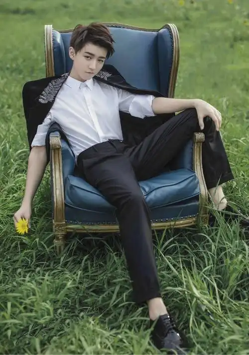 大家如何看待王俊凯九月的时尚芭莎杂志首封