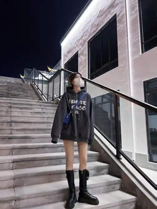 光腿穿卫衣也太了