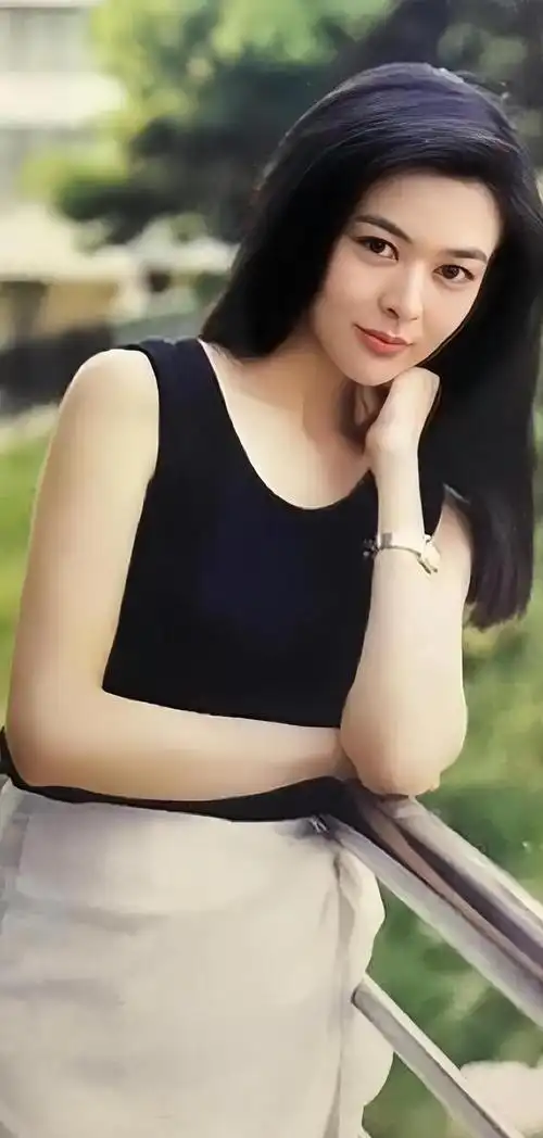 "关之琳魅力巅峰:一组照片揭示女性韵味真谛"