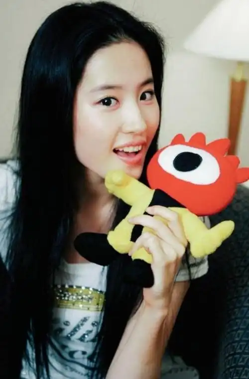 20岁之前的刘亦菲,又纯又欲,这些照片你看过吗?