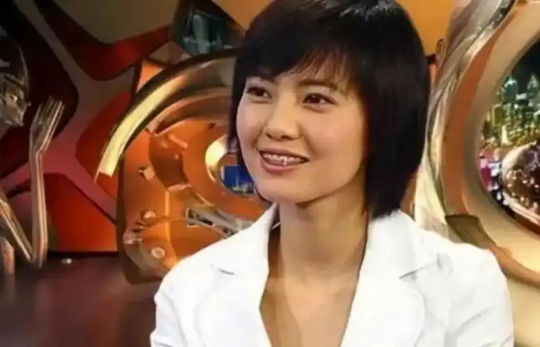 其实娱乐圈整牙的明星并不在少数,高圆圆可以说是笑的十分标准好看了