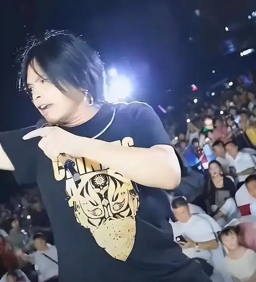 民歌天王许艺舟从星光大道冠军到全网通缉可惜可恨