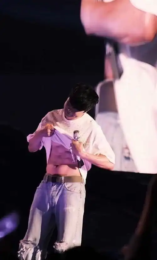 林俊杰多少有点见外了#控糖控油自律男明星,有腹肌有胸肌坚持锻炼