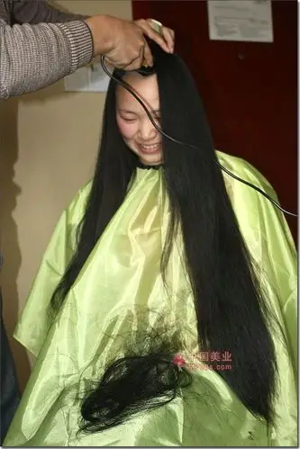 红衣长发女剃光头(16)