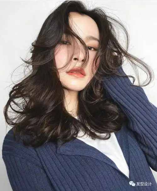 2020流行 "慵懒感卷发"