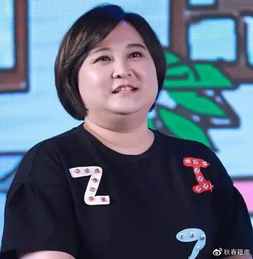 38岁贾玲现身胖到脖子看不出疑有180斤有黄渤两个宽
