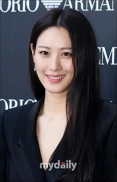 韩国女演员金秀贤的经纪公司透露金秀贤已怀孕15周,今后一段时间,金a