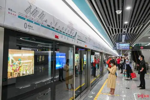 体验成都地铁18号线车厢座椅软包设计增设独立母婴室