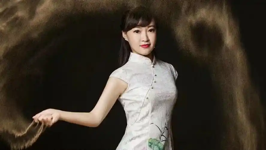 北大才女用38600个字画钟南山,怎么画的?原来背后还另有绝活