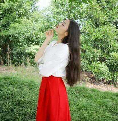 2017秋迪丽热巴明星同款白衬衣长袖v领中长款大摆红裙半身裙套装