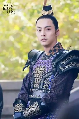 "丸子头"男星谁更帅,朱一龙杨洋你最pick谁