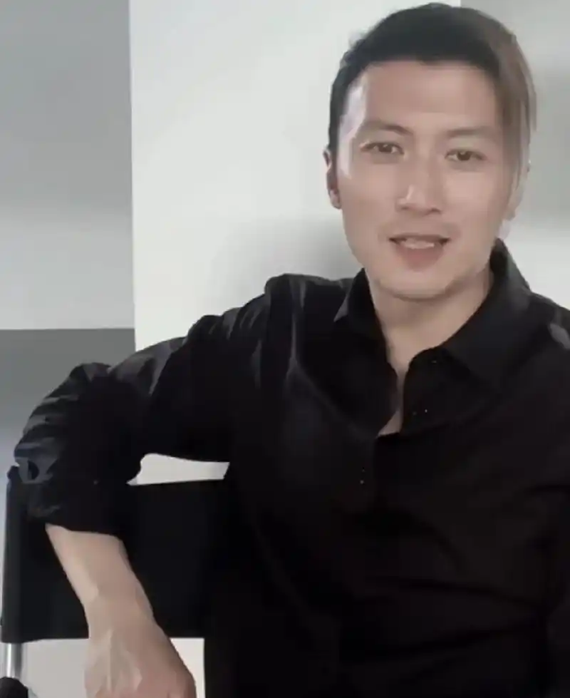 谢霆锋这个发型也就谢霆锋能hold住了吧,换个人就是精神小伙了[捂脸]