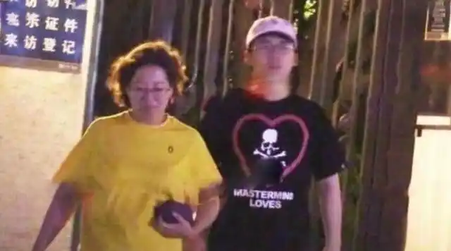 郭德纲前妻胡中惠近照曝光!跟儿子郭麒麟长得太像了