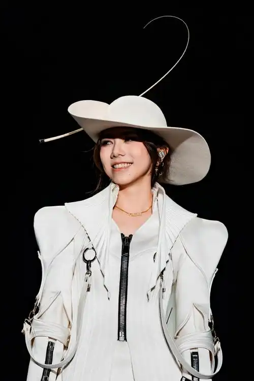 邓紫棋演唱会是懂养成的