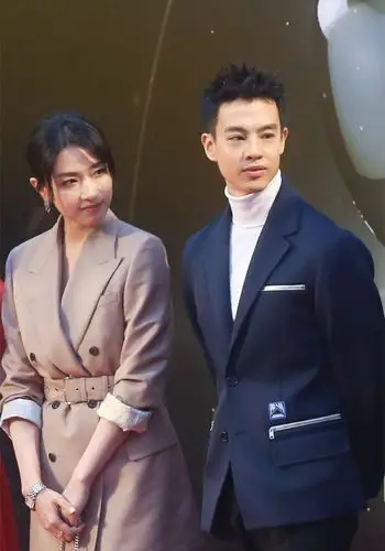 看昨晚影视红毯,又到了争奇斗艳美女画皮的时刻了