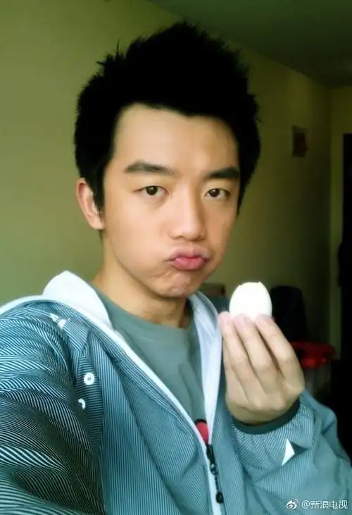 组图:男帅女美!郑恺张国立江珊公开秀青涩旧照_高清图集_新浪网