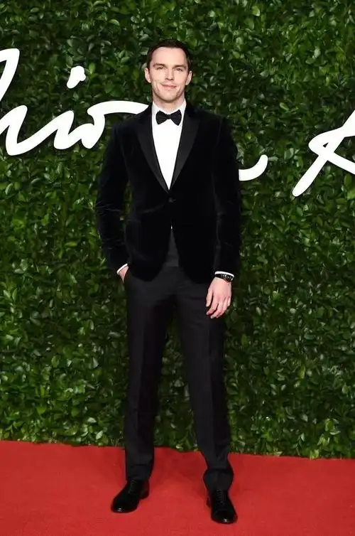 英国时尚大奖如约而至bottegaveneta设计总监daniellee一骑绝尘