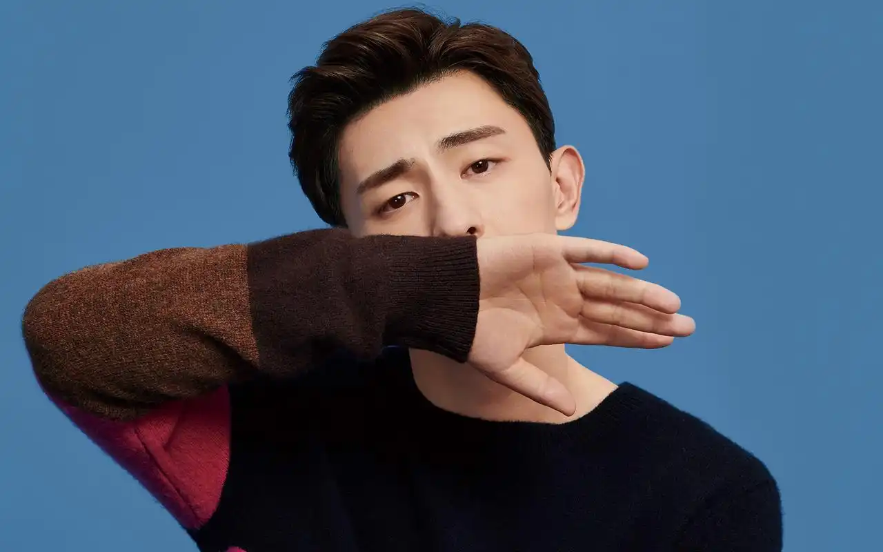 邓伦时尚帅气写真高清桌面壁纸