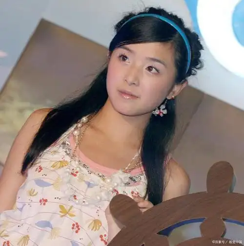 被造谣"p裸照"雪藏3年,89年的张含韵凭什么得到刘德华的提携