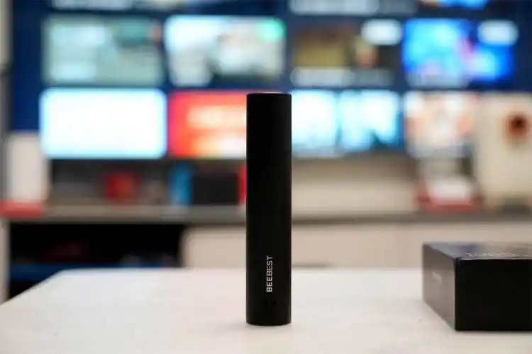 极蜂强光变焦手电筒从露营到骑行一站式满足你的全部照明需求