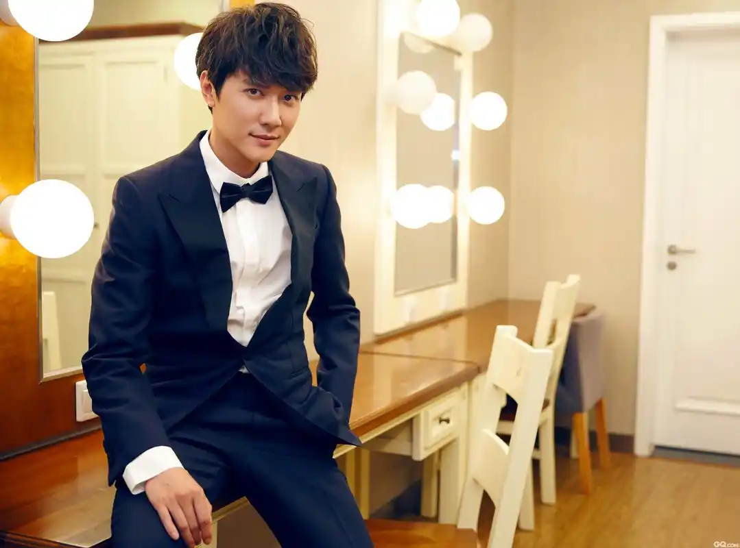 冯绍峰出席上海国际电影节金爵奖颁奖典礼