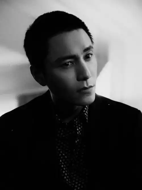 陈坤江湖风大片##陈坤寸头#陈坤状态太好了,寸头造型魅力值直接拉满